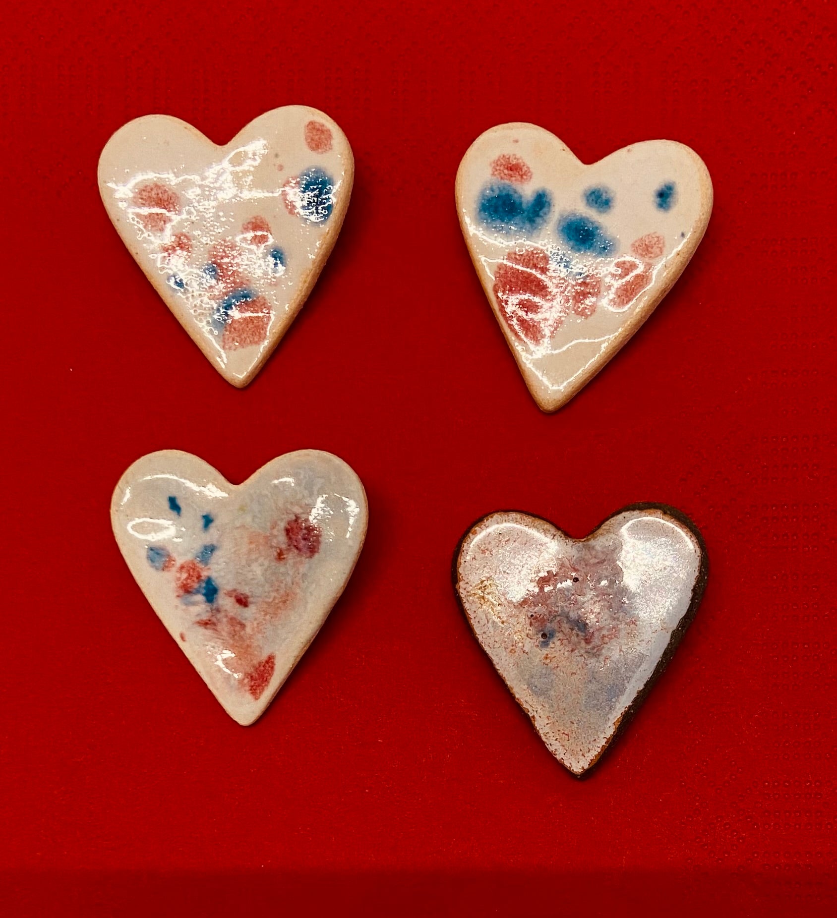 LILIANA BASARAB broșe din ceramică inimă, lună sau Memento mori