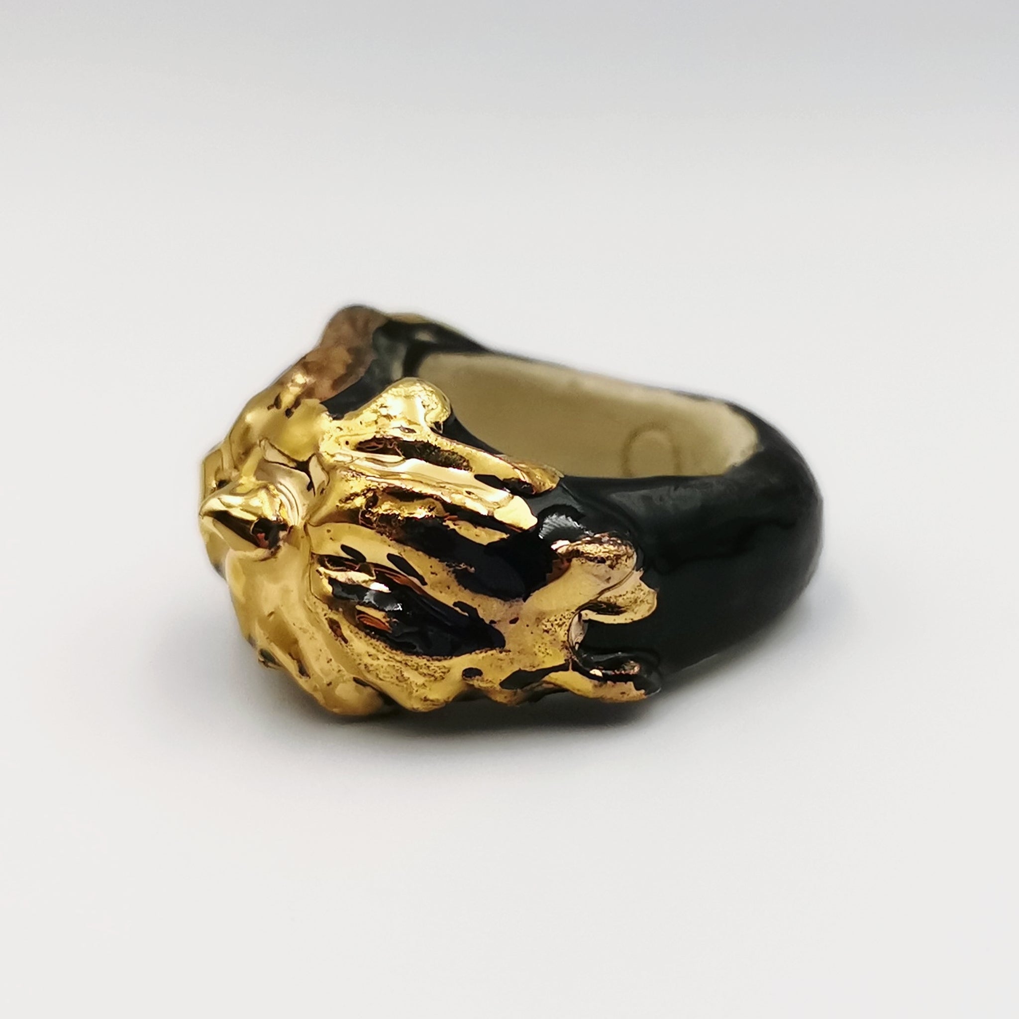 OCTAVIA CHIRU inele din ceramică MELTING GOLD negru